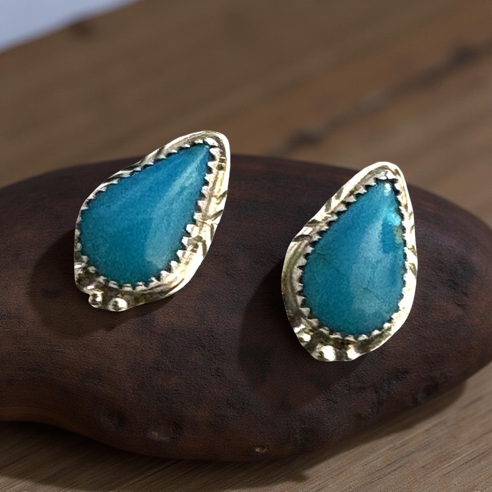 Exquisite Teardrop Kingman Turquoise Sterling Silver Stud Earrings - Picture 2 of 10
